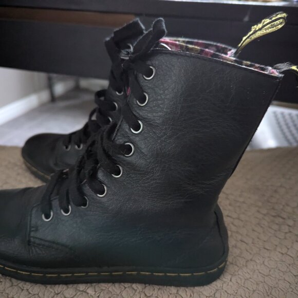 Dr Martens Airwair - Picture 2 of 8